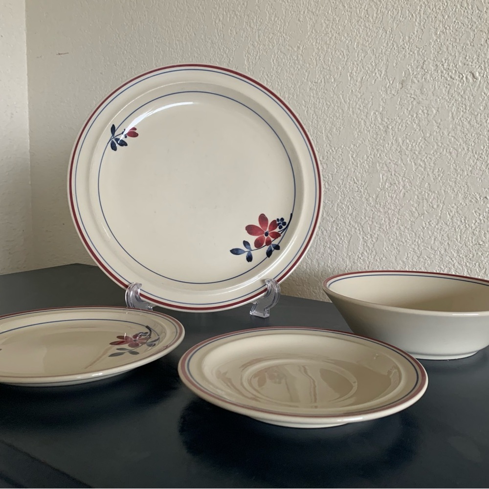 Epoch Harmony Dinnerware Set